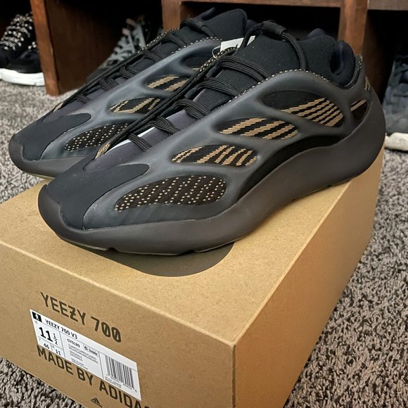 yeezy 700 v3 true to size